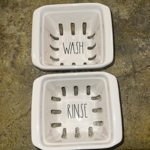 Rae Dunn Rinse Wash colanders - Picture 1 of 5